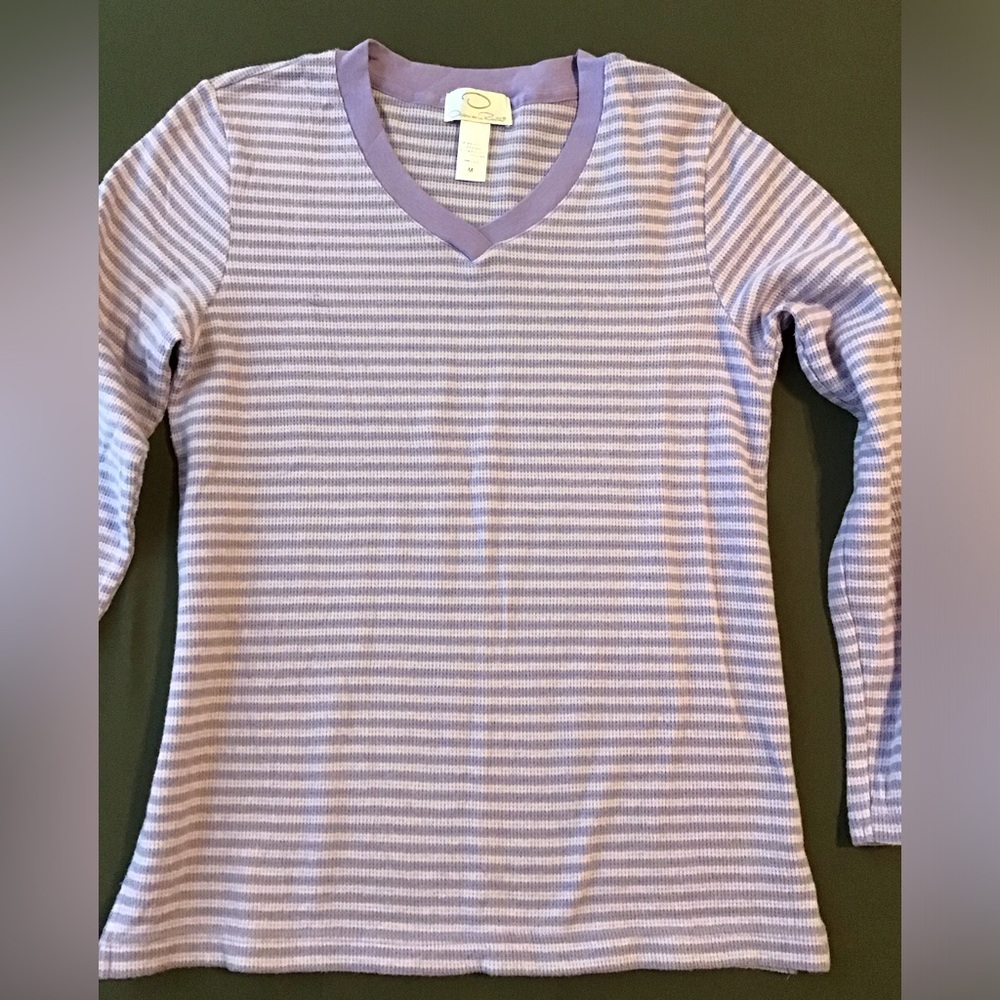 Oscar de la Renta sleep shirt lavender &white striped V-neck excellent condition